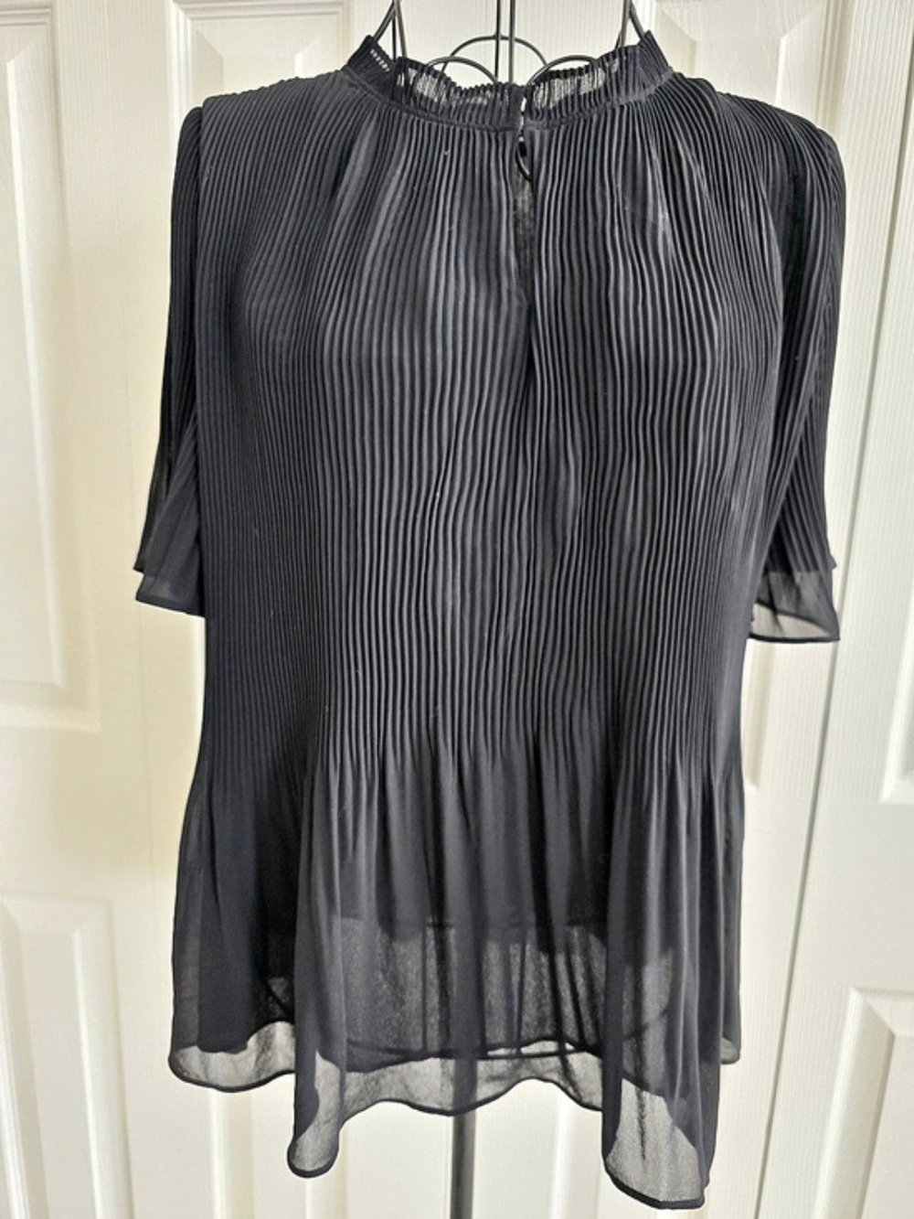 Ann Taylor Pleated Holiday Blouse in Black Size XS Like New